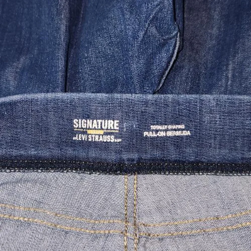 Levi's Women Bermuda Shorts 18 - Picture 4 of 5